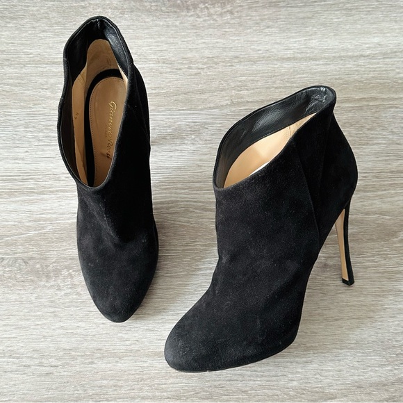 Gianvito Rossi Black Suede Round Toe Ankle Bootie
